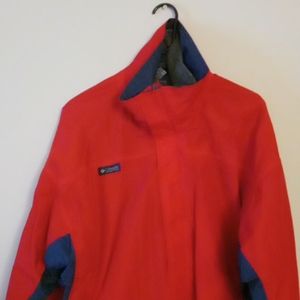 Red and navy blue.Columbia Bugaboo size XL. Two layers jacket and shell.